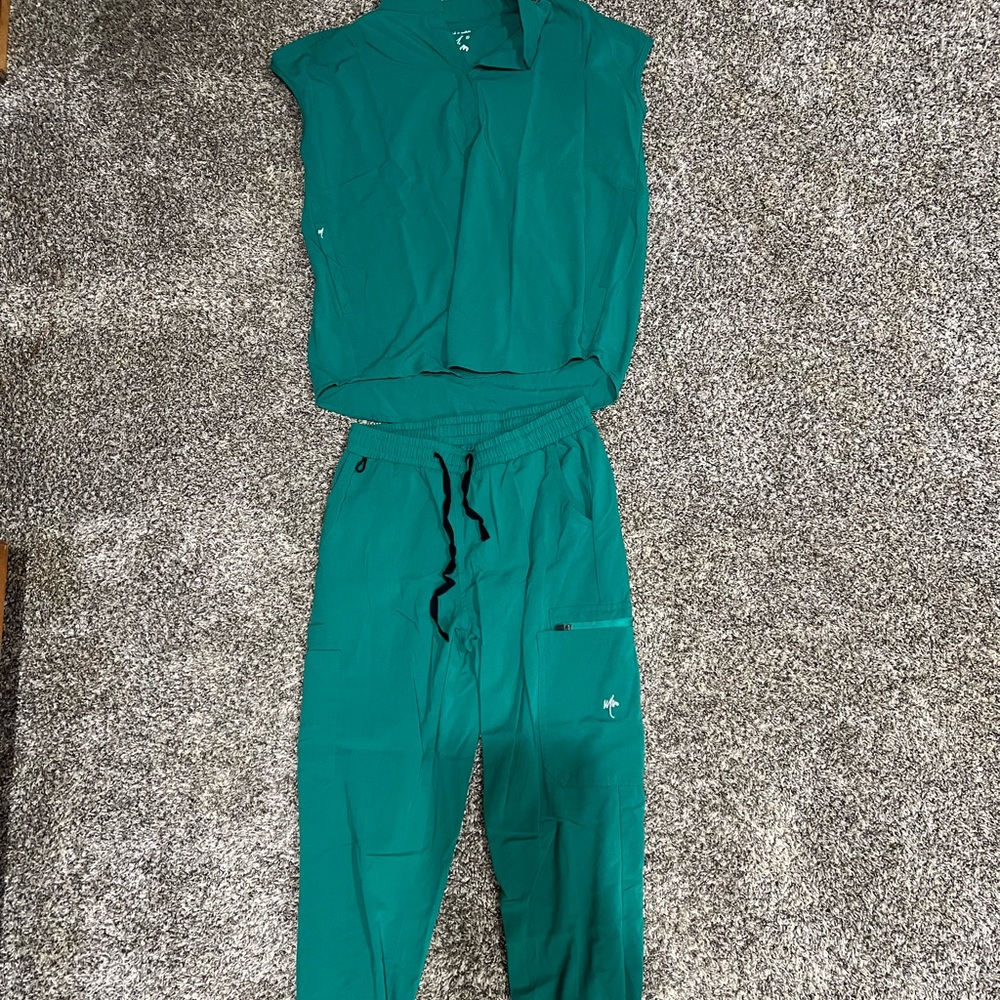 Women’s scrub set surgical green. Joggers